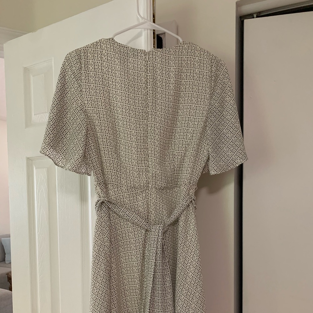 White and black flowy mini dress. Banana republic